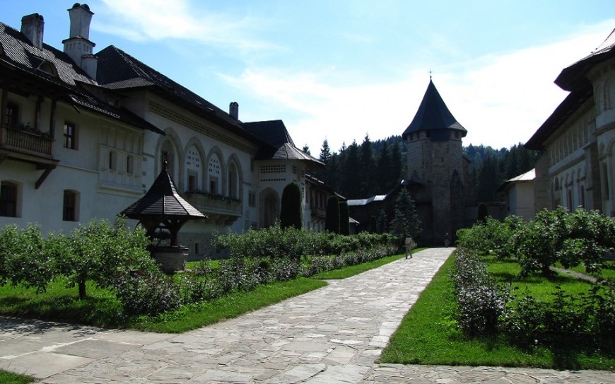 Manastiri